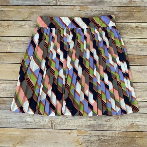 Banana Republic Dresses & Skirts - Banana Republic Multicolor Pleated Petite Mini Skirt